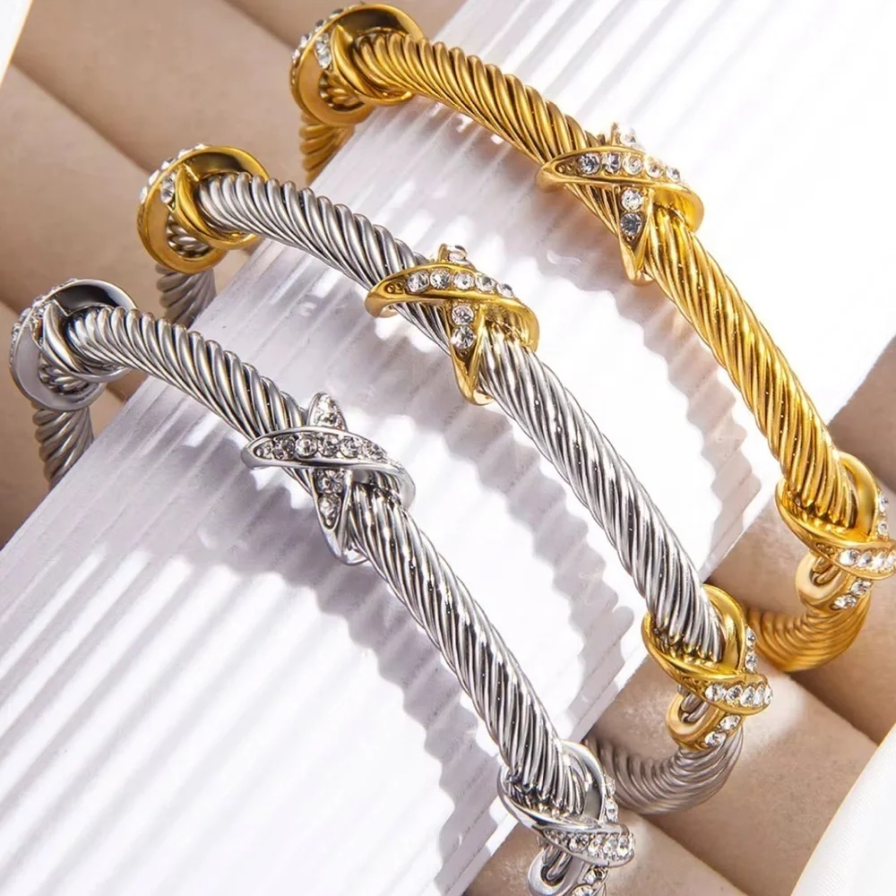 Luxury Gold Bezel Bangle– Modern Muse Elegance